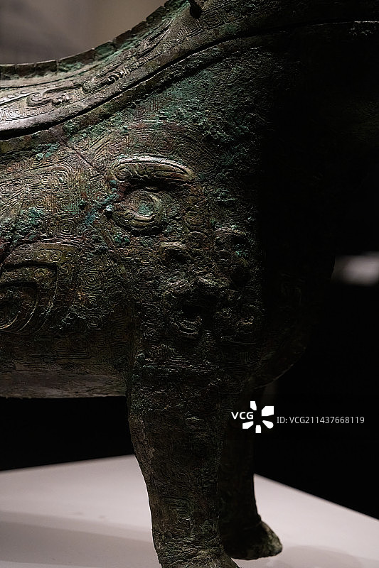 河南博物院藏殷墟妇好墓出土后母辛四足青铜觥图片素材