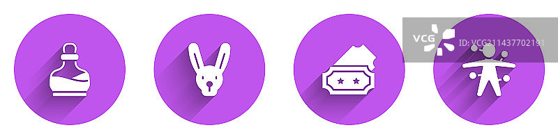 装有药水、兔耳朵和票的瓶子图片素材