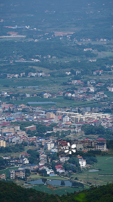 山顶俯瞰城市图片素材