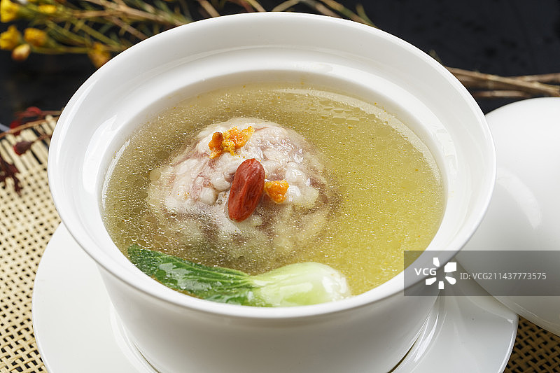 鲜鸡汤葵花大斩肉 蟹粉狮子头图片素材