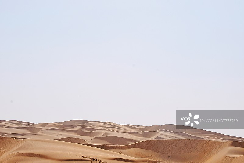 晴空下的沙漠风景图片素材
