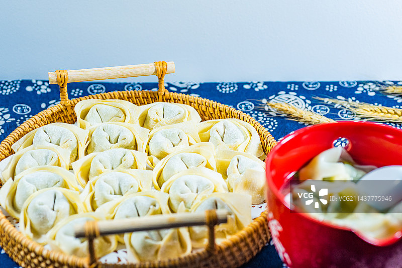 家常美味手工大馄饨中国传统家庭美食图片素材