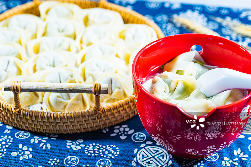 家常美味手工大馄饨中国传统家庭美食图片素材