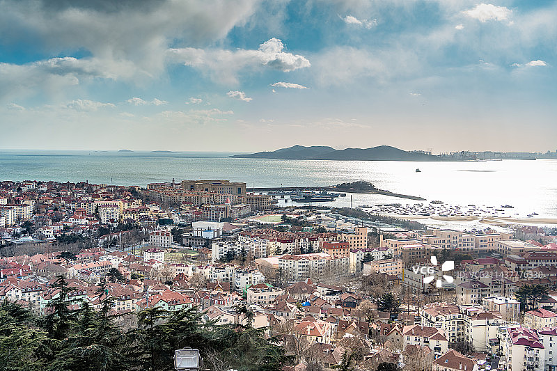 信号山俯瞰青岛老城区图片素材