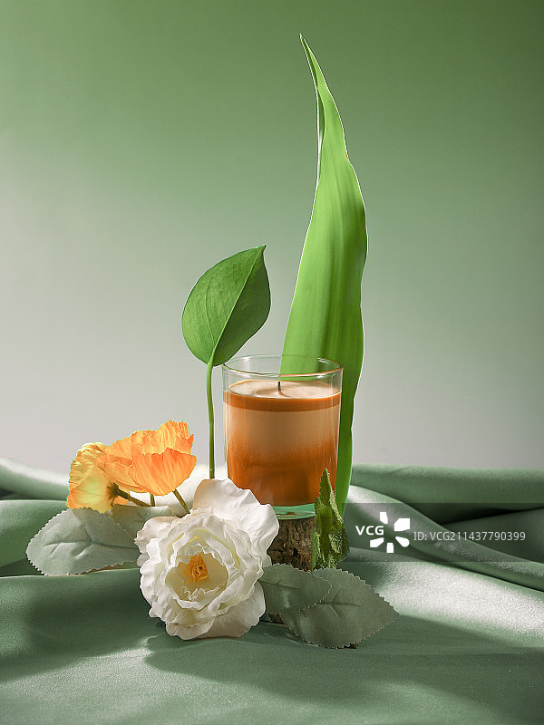 绿色背景的香薰自然图片素材