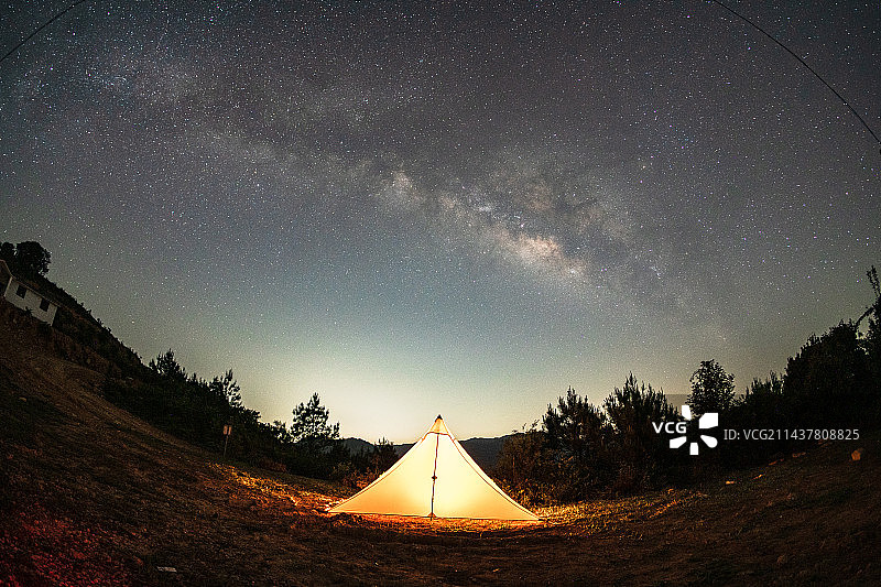 银河下的帐篷图片素材
