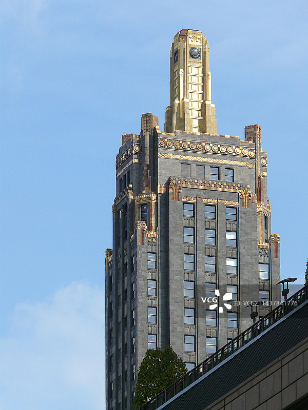 繁华的城市高耸的大厦图片素材