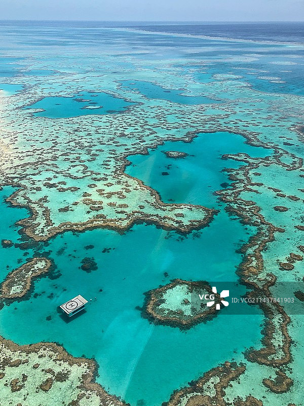 澳大利亚心形大堡礁直升机航拍·蓝绿色海洋高视角图片素材
