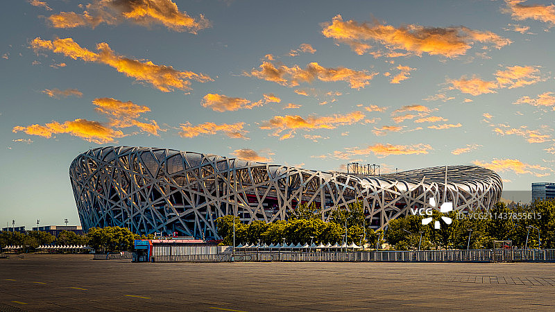 夕阳下的北京鸟巢图片素材