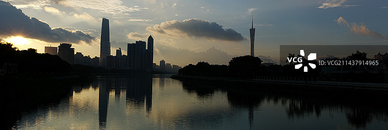 2015年广州珠江新城早晨剪影，东塔尚未建成图片素材