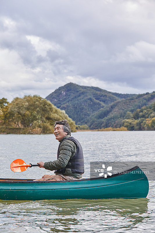 独木舟休闲生活方式景观中年图片素材