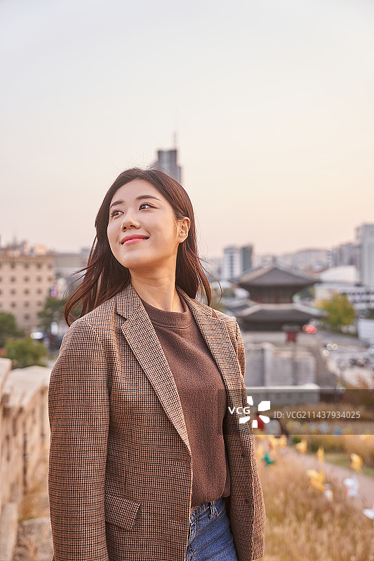 韩国青年秋季场景图片素材