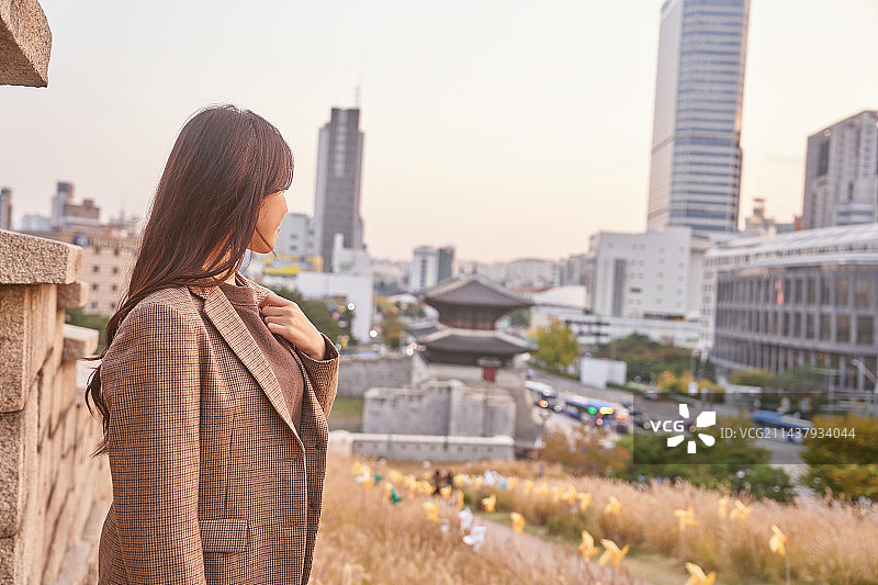 韩国青年秋季场景图片素材