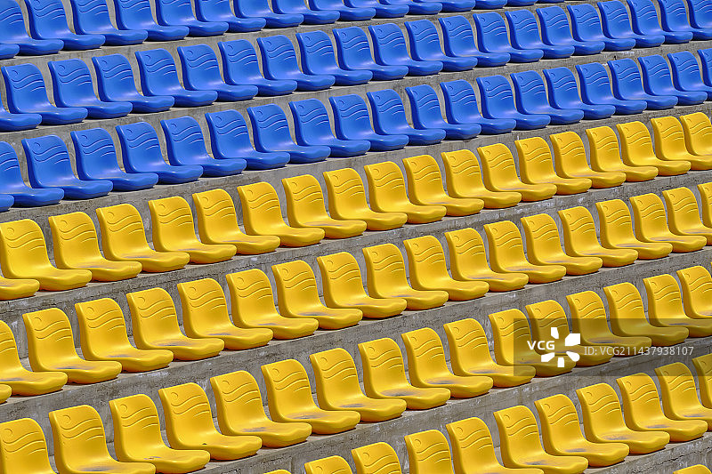 空无一人的运动场联排座椅图片素材