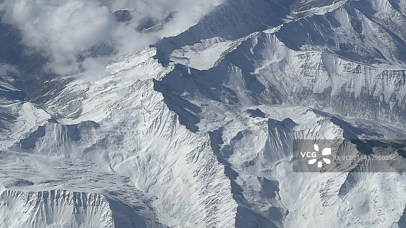 四月雪山图片素材