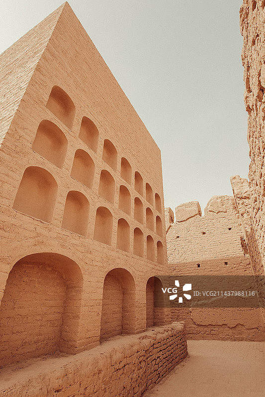 新疆吐鲁番高昌故城，残垣断壁已过千年图片素材