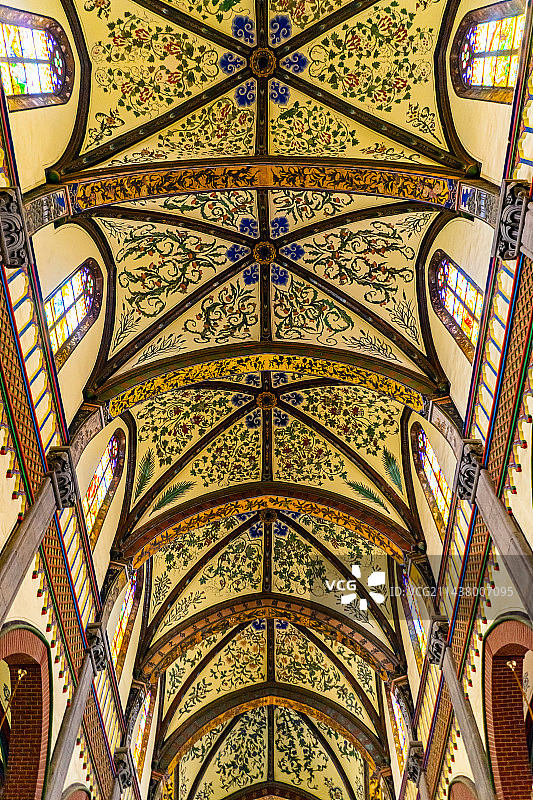 中国宗教象征信仰西方文化文艺复兴拍摄主题，山东省济南市洪楼天主教教堂华丽的天花板，室内无人图像摄影图片素材