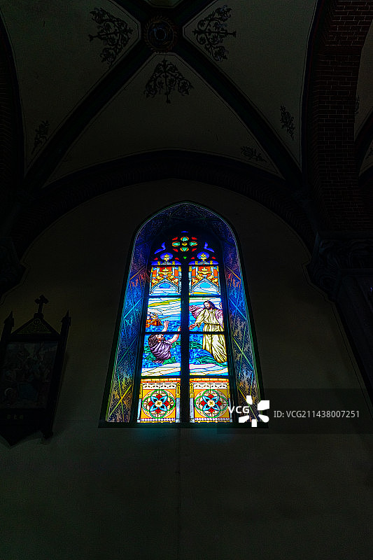 中国宗教象征信仰西方文化文艺复兴拍摄主题，山东省济南市洪楼天主教教堂华丽的窗户，室内无人图像摄影图片素材
