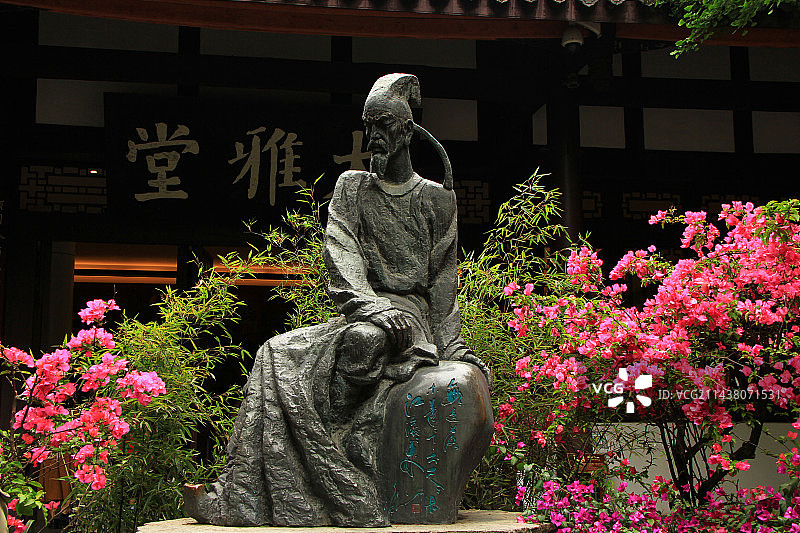 成都杜甫草堂博物馆的杜甫雕刻塑像图片素材