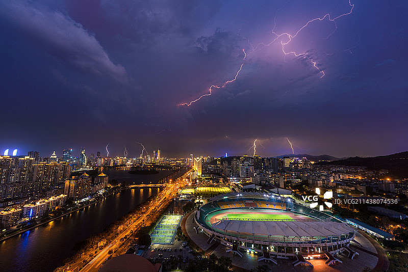 厦门城市风光：闪电风暴下的城市图片素材