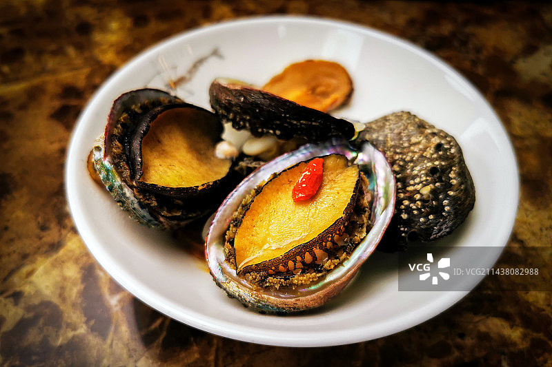 几只刚煮熟的鲍鱼美味图片素材