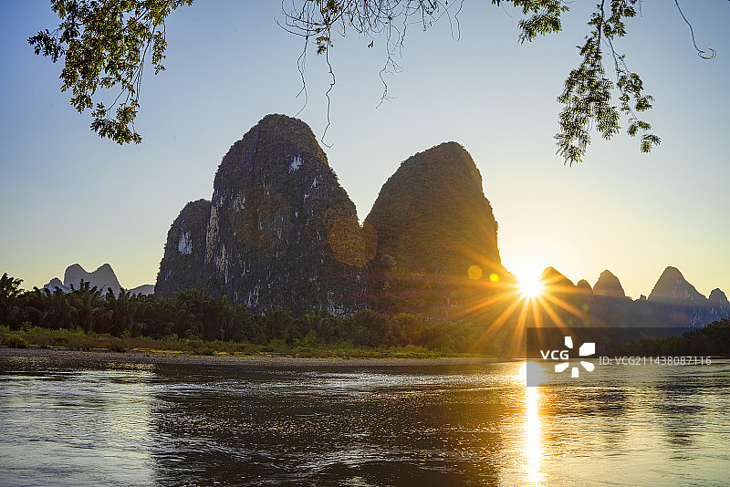 广西桂林阳朔元宝山夕照图片素材
