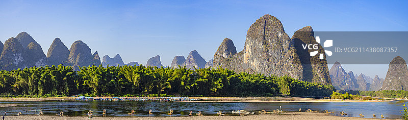 广西桂林阳朔元宝山漓江黄布倒影图片素材