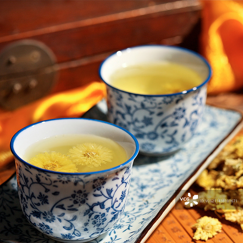 2杯菊花茶图片素材