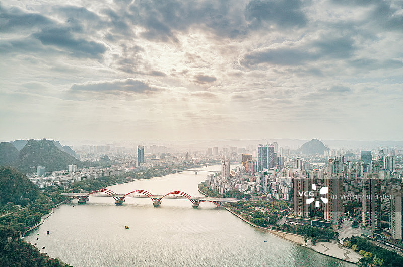 柳州城市风光，航拍柳江两岸和文惠桥图片素材