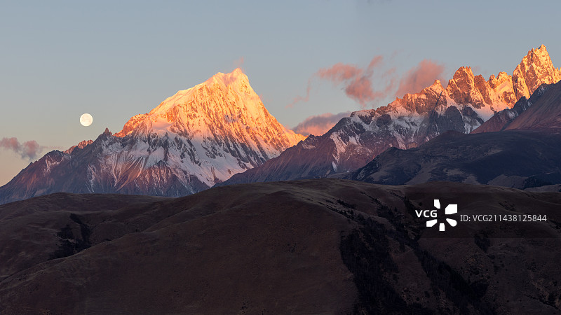 格聂雪山图片素材