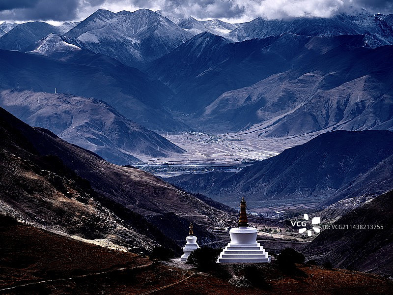 西藏达孜扎叶巴寺外面的风景图片素材