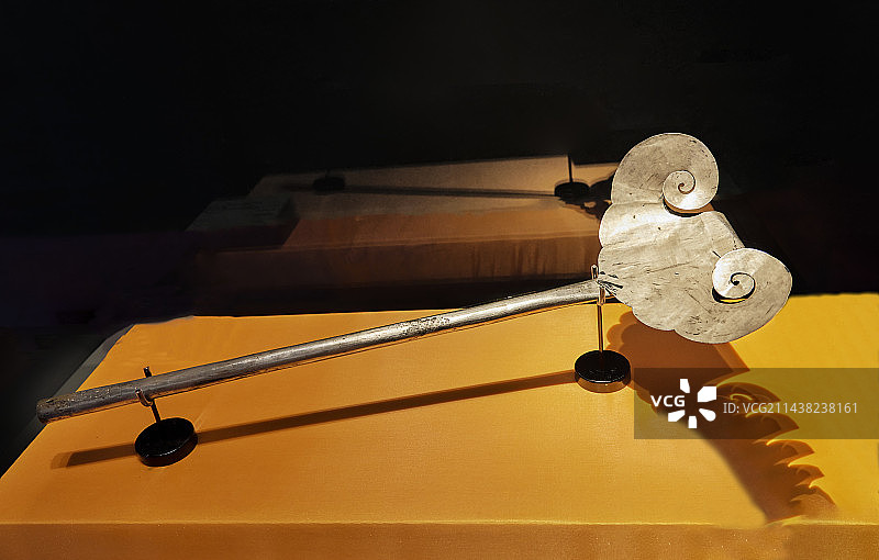 素面云头银如意图片素材