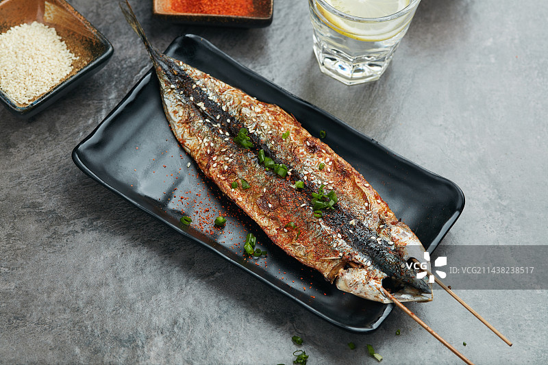 碳烤秋刀鱼图片素材