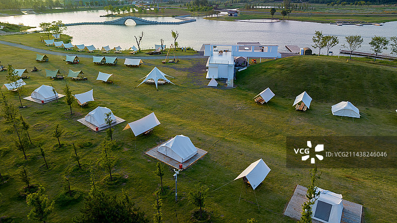户外自然风景露营基地草地帐篷天幕图片素材