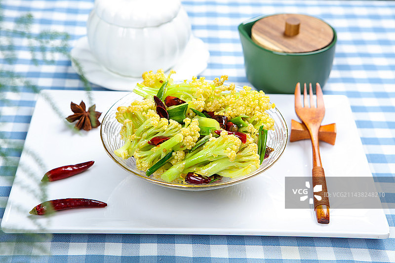 家常小炒菜肴干辣椒炒松花菜图片素材