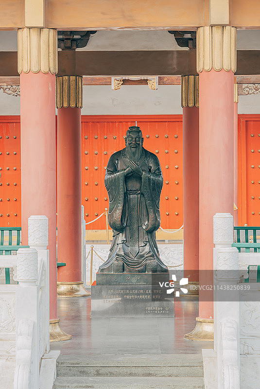 柳州文庙孔子铜像图片素材