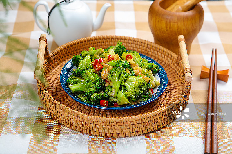 开胃爽口下酒菜凉拌西兰花图片素材