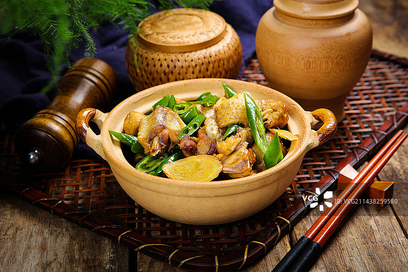 香辣美味特色菜青椒炒鸡肉图片素材