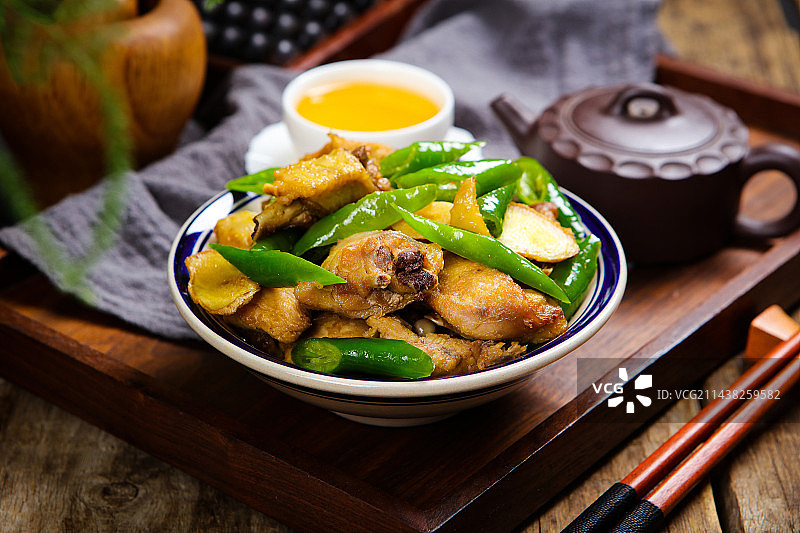 香辣美味特色菜青椒炒鸡肉图片素材