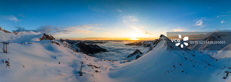 达古冰川航拍日出云海图片素材