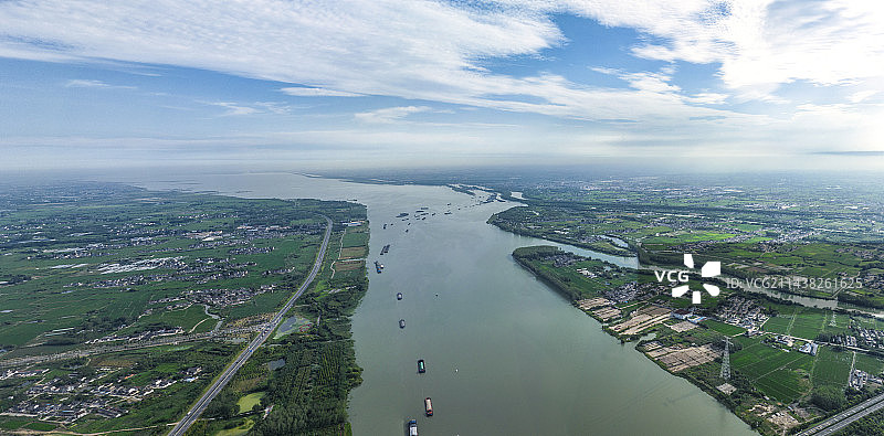 京杭大运河流经凤凰岛国家湿地公园图片素材