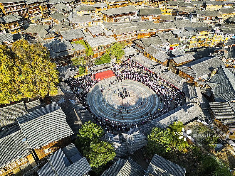 贵州省黔东南苗族侗族自治州雷山县千户苗寨景区鼓藏节航拍视角图片素材