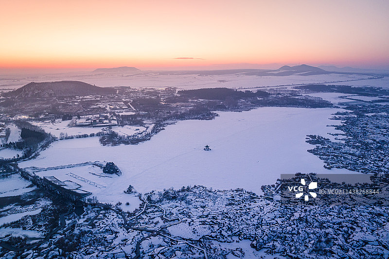 黑龙江五大连池药泉湖冬季自然风光航拍图片素材