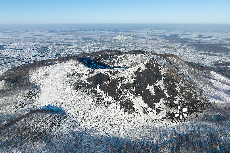 黑龙江五大连池黑龙山老黑山火山口航拍图片素材