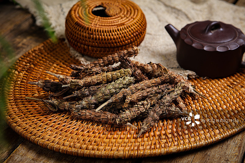 中国传统医学中医草药材夏枯草图片素材