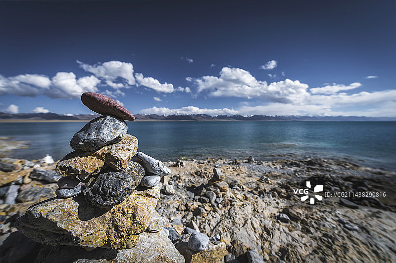 青藏高原风光念青唐古拉山圣湖纳木措玛尼堆图片素材