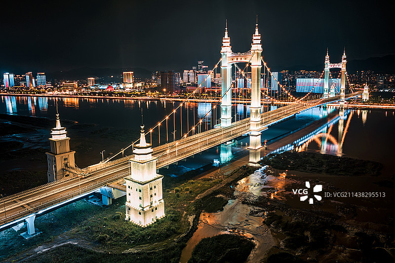 舟山，定海区，临城新城和港岛大桥夜景航拍图片素材
