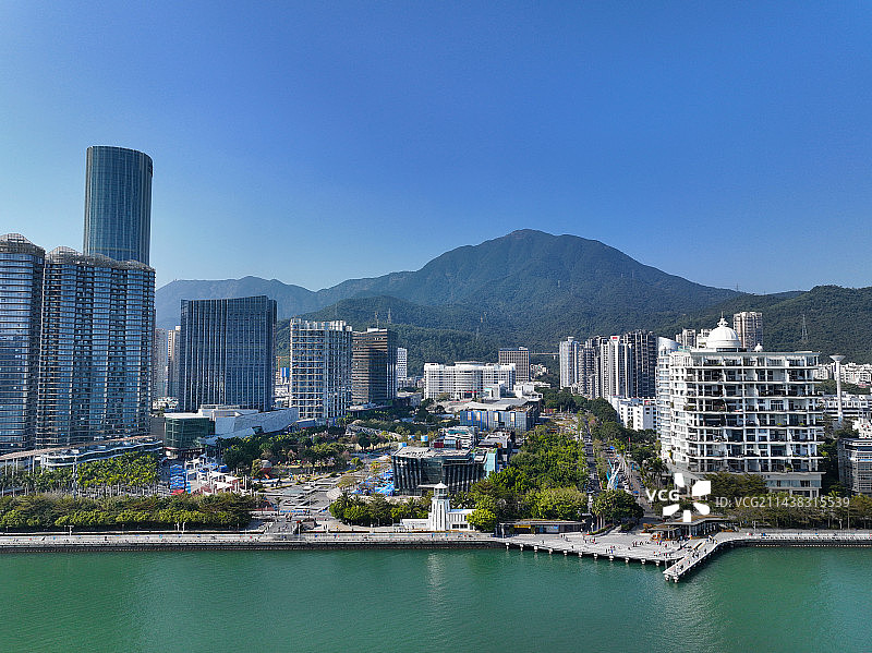 广东省深圳市盐田区壹海城中央公园灯塔图书馆航拍图片素材