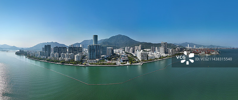 广东省深圳市盐田区壹海城中央公园灯塔图书馆航拍图片素材