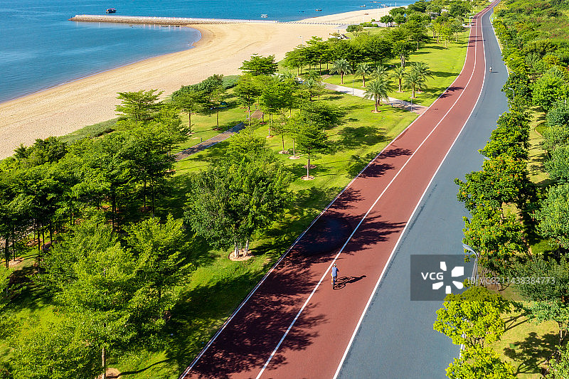 航拍厦门城市风光：环东海域滨海浪漫线图片素材